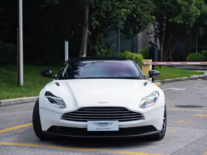 Aston Martin DB11, 2019