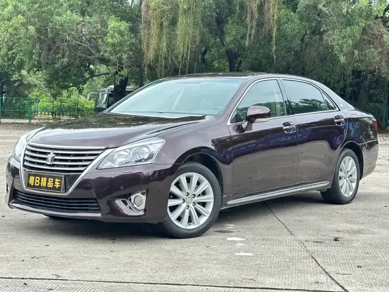 Toyota Crown, 2014