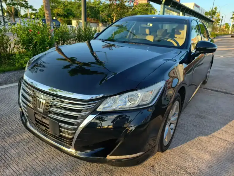 Toyota Crown, 2015