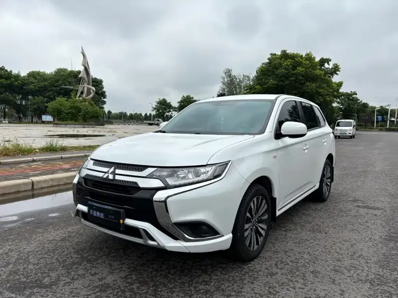 Mitsubishi Outlander, 2023