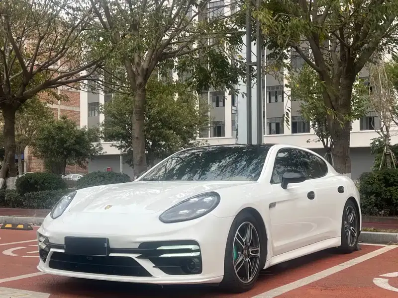 Porsche Panamera, 2011