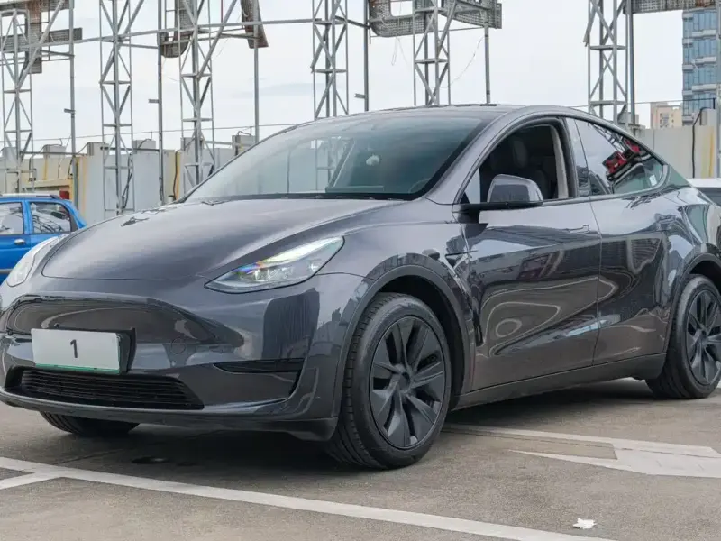 Tesla Model Y, 2024