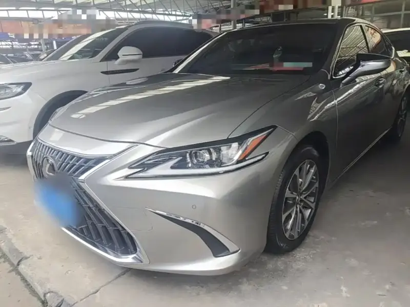 Lexus ES, 2022