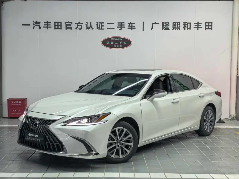 Lexus ES, 2022