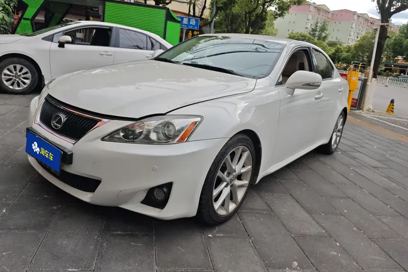 Lexus IS, 2011