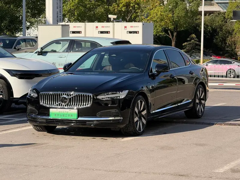 Volvo S90 PHEV, 2025