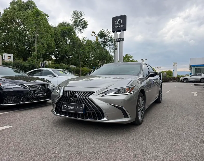 Lexus ES, 2022