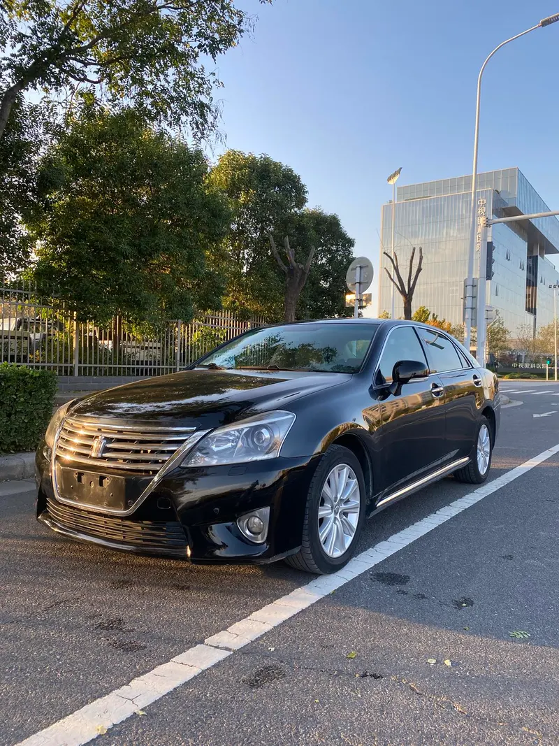Toyota Crown, 2012