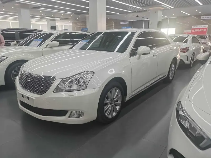 Toyota Crown, 2010