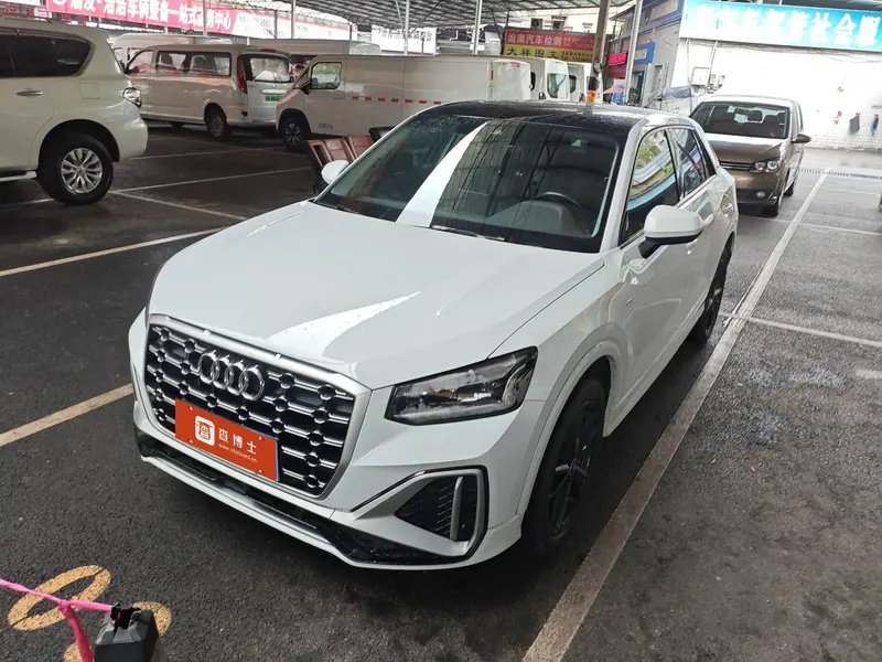 Audi Q2L, 2022