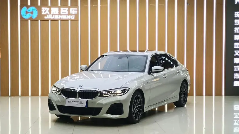 BMW 3-Series, 2022