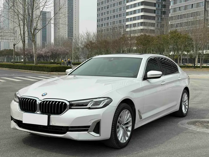 BMW 5-Series, 2022