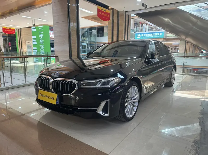BMW 5-Series, 2022