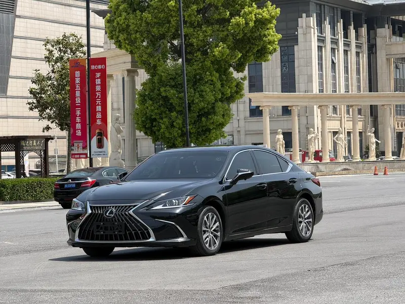 Lexus ES, 2022