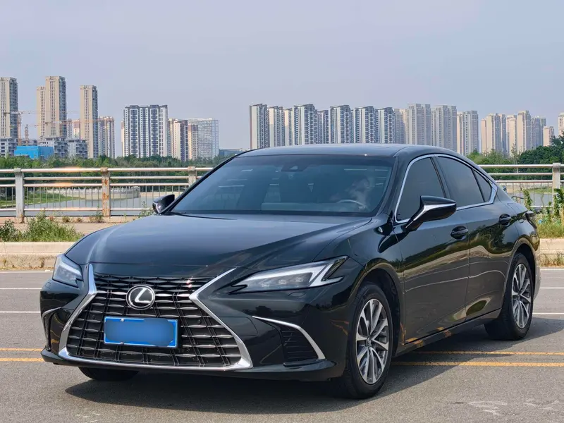 Lexus ES, 2025