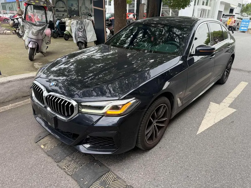 BMW 5-Series, 2022