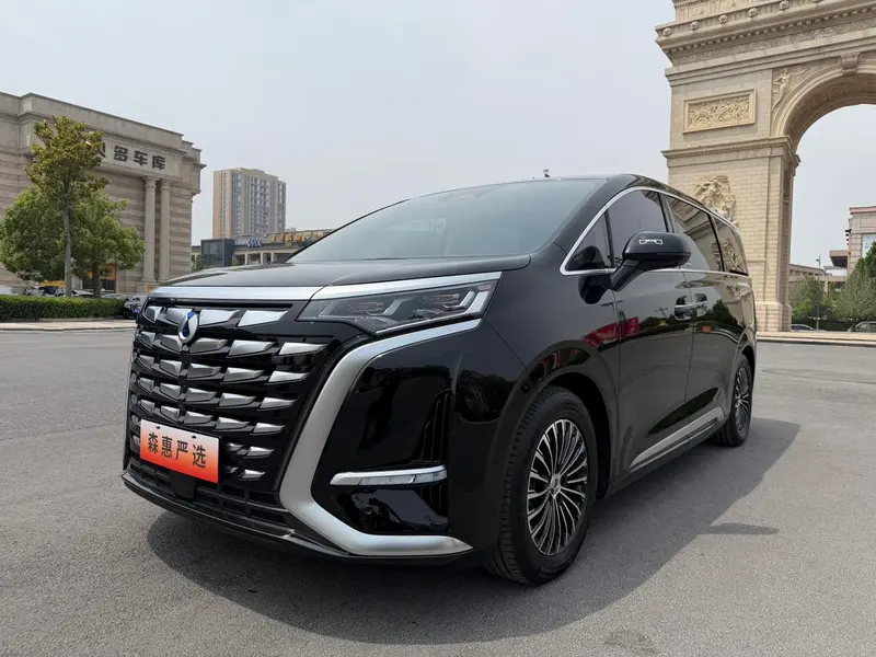 Denza D9 DM, 2022