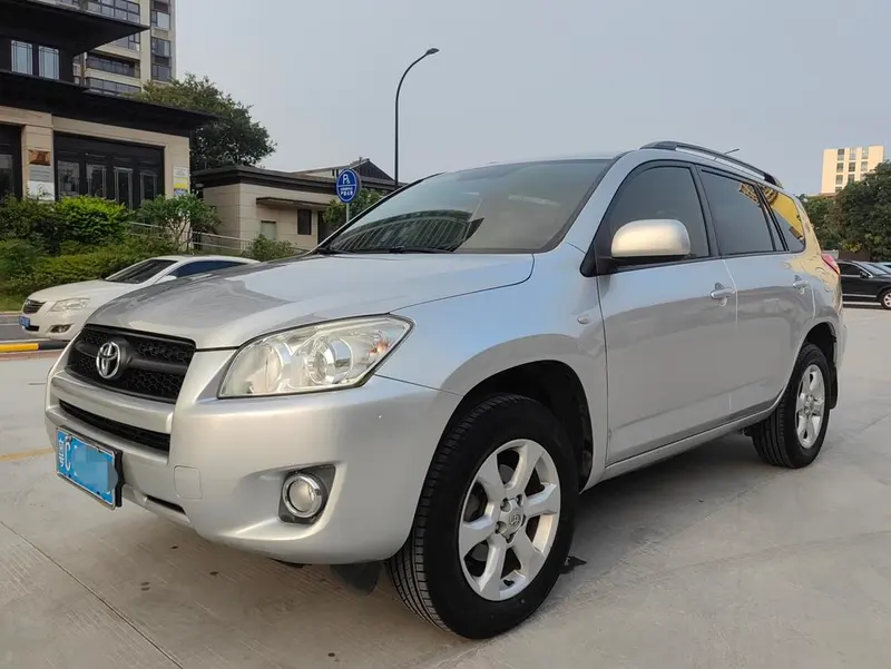 Toyota RAV4, 2011