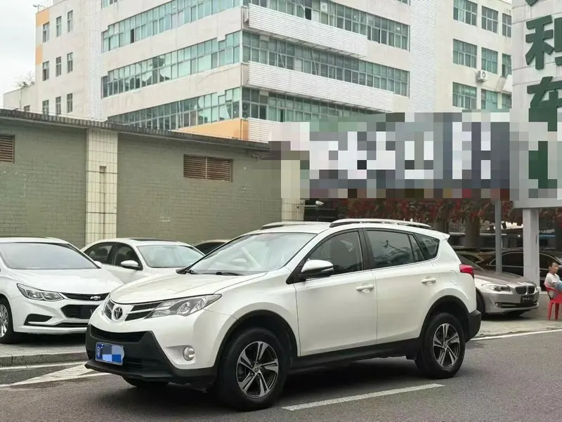 Toyota RAV4, 2015