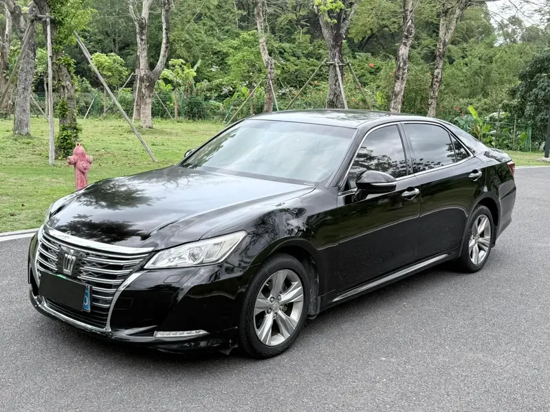 Toyota Crown, 2015