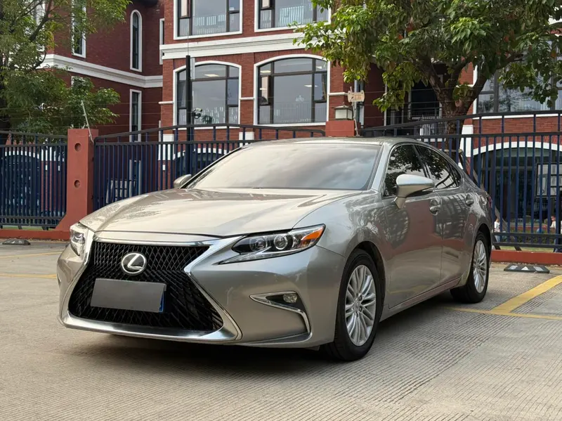 Lexus ES, 2015