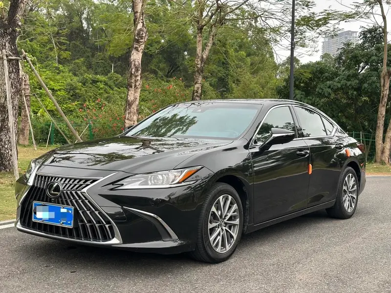 Lexus ES, 2022