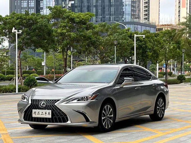 Lexus ES, 2022