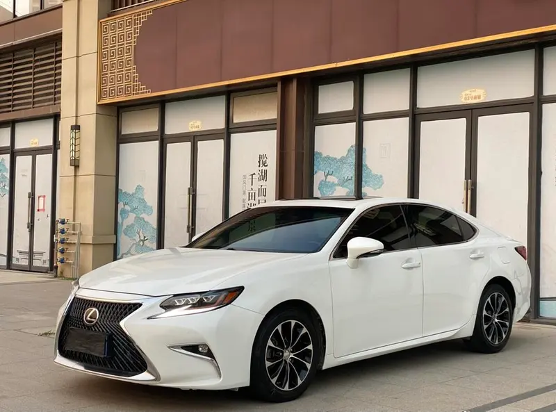 Lexus ES, 2015