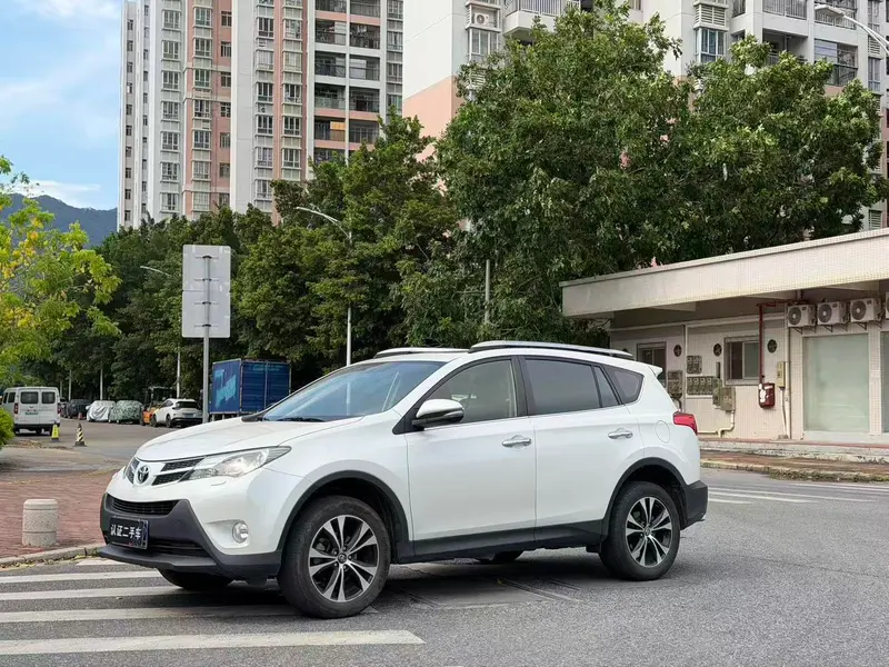Toyota RAV4, 2015