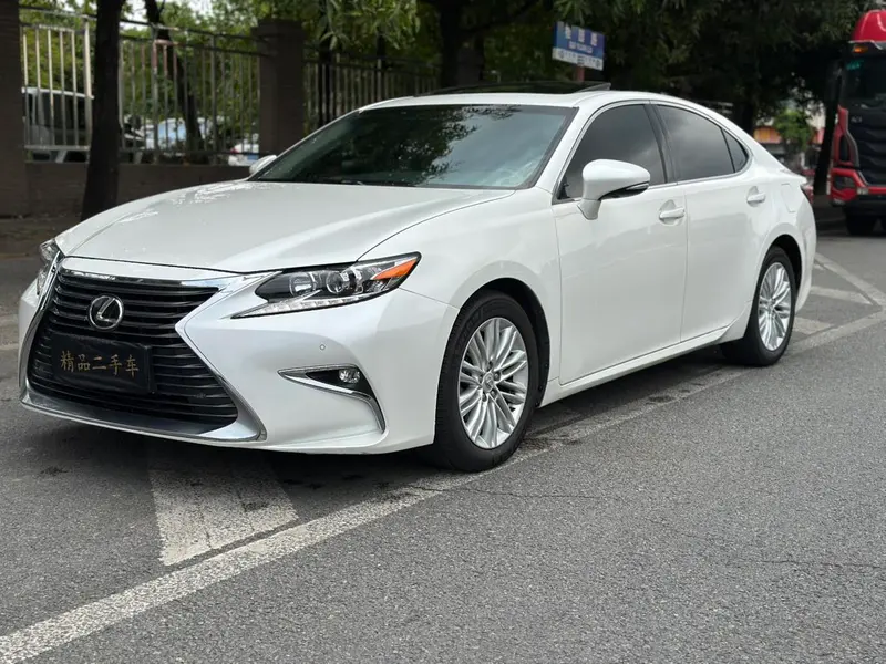 Lexus ES, 2015