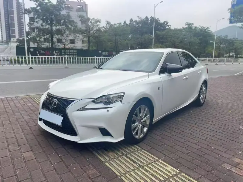 Lexus IS, 2015