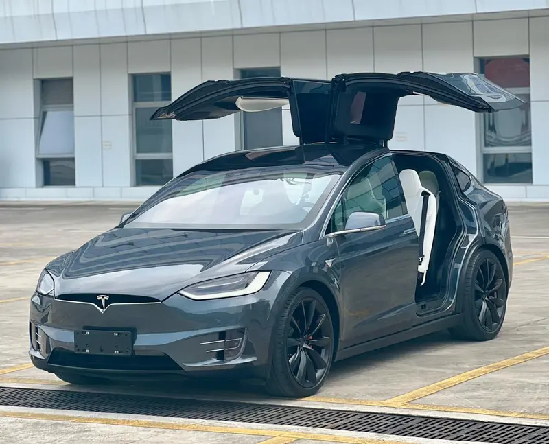 Tesla Model X, 2017