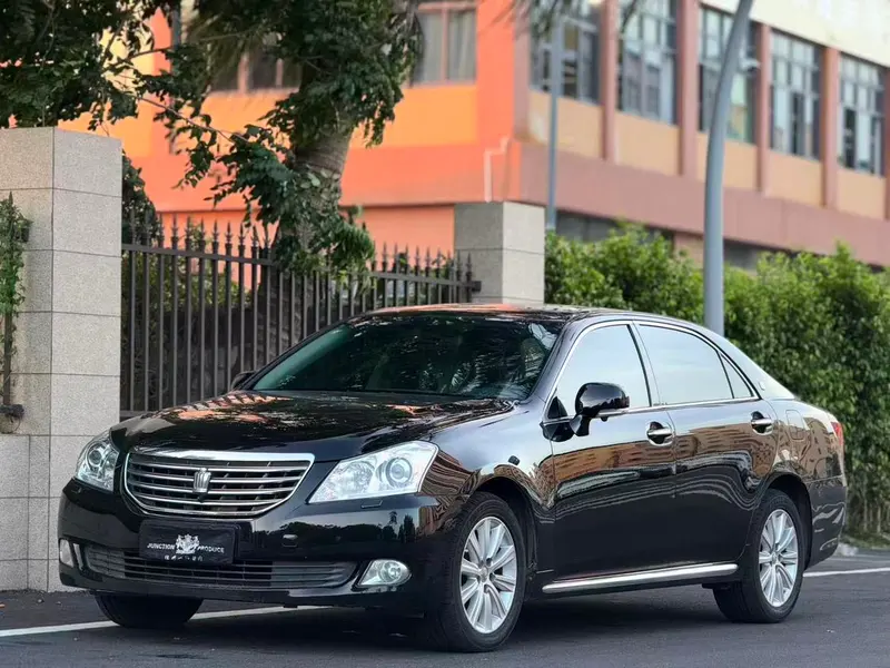 Toyota Crown, 2010