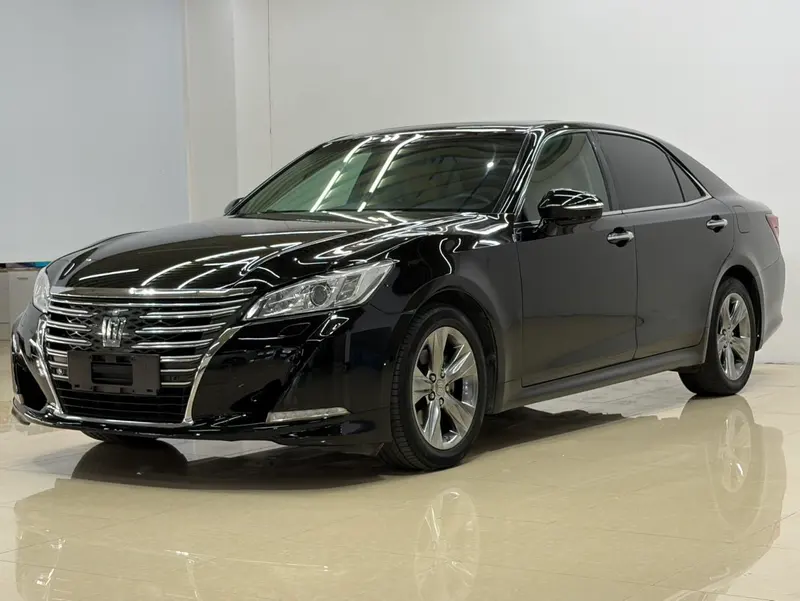 Toyota Crown, 2015