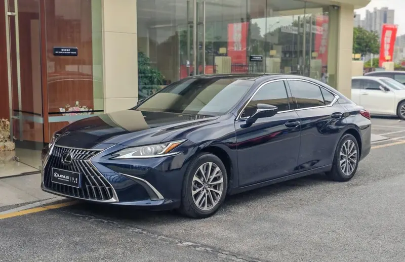 Lexus ES, 2022