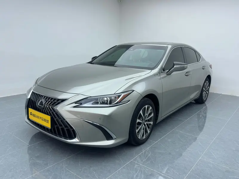 Lexus ES, 2022