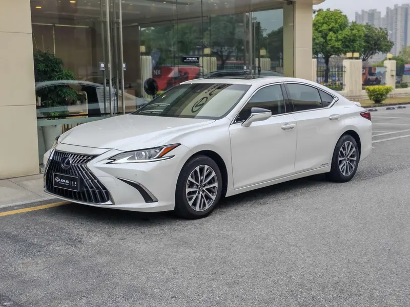 Lexus ES, 2022