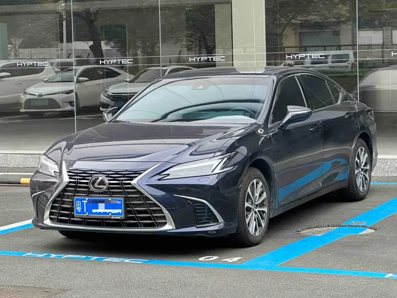Lexus ES, 2025
