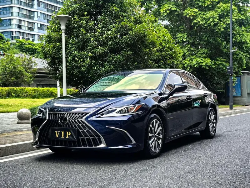 Lexus ES, 2022