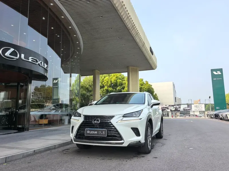 Lexus NX, 2020