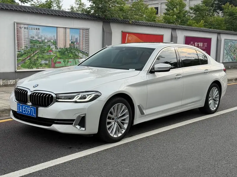 BMW 5-Series, 2022