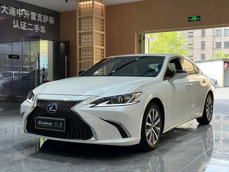 Lexus ES, 2020