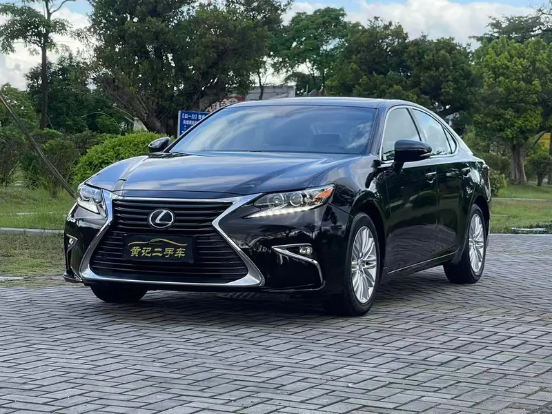 Lexus ES, 2015