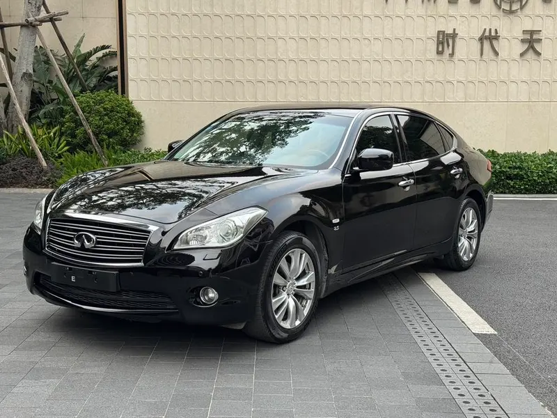 Infiniti Q70, 2013