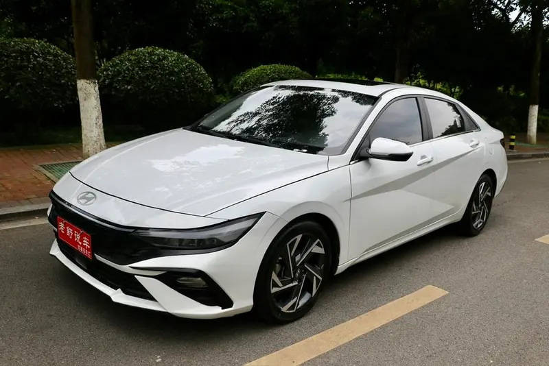 Hyundai Elantra, 2023