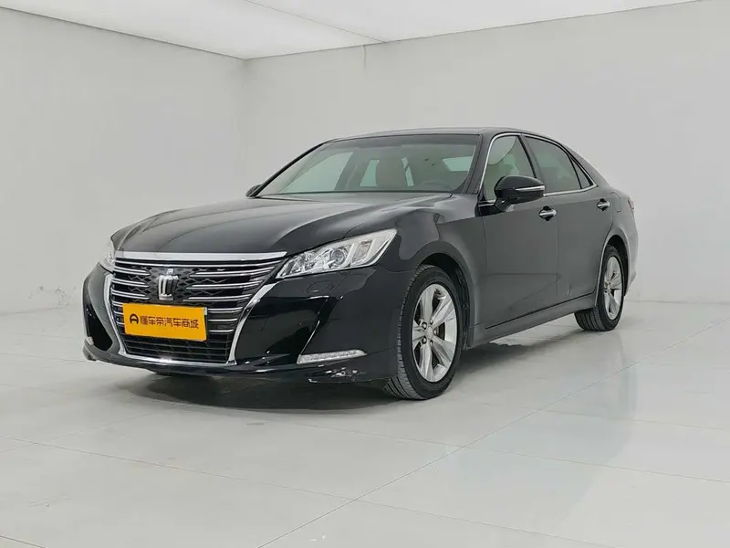 Toyota Crown, 2015