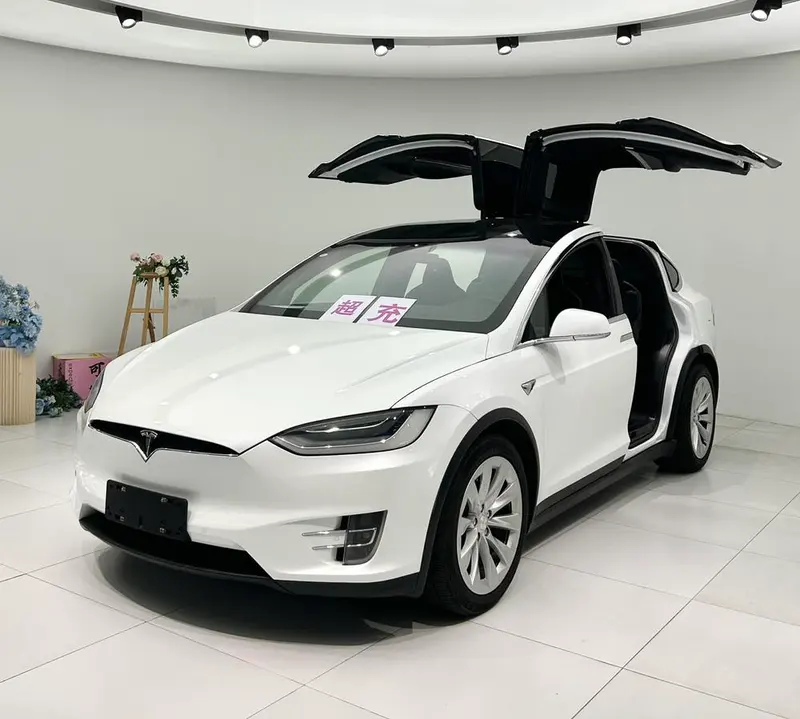 Tesla Model X, 2017