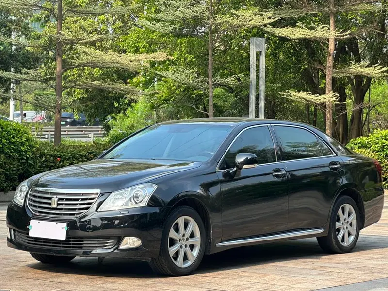 Toyota Crown, 2010