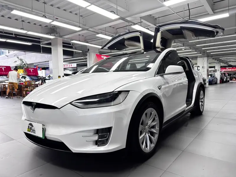 Tesla Model X, 2017