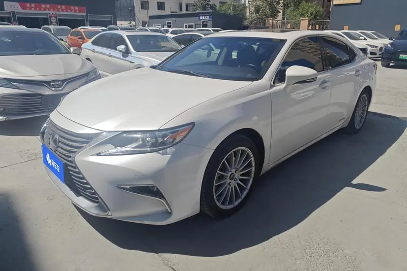 Lexus ES, 2015